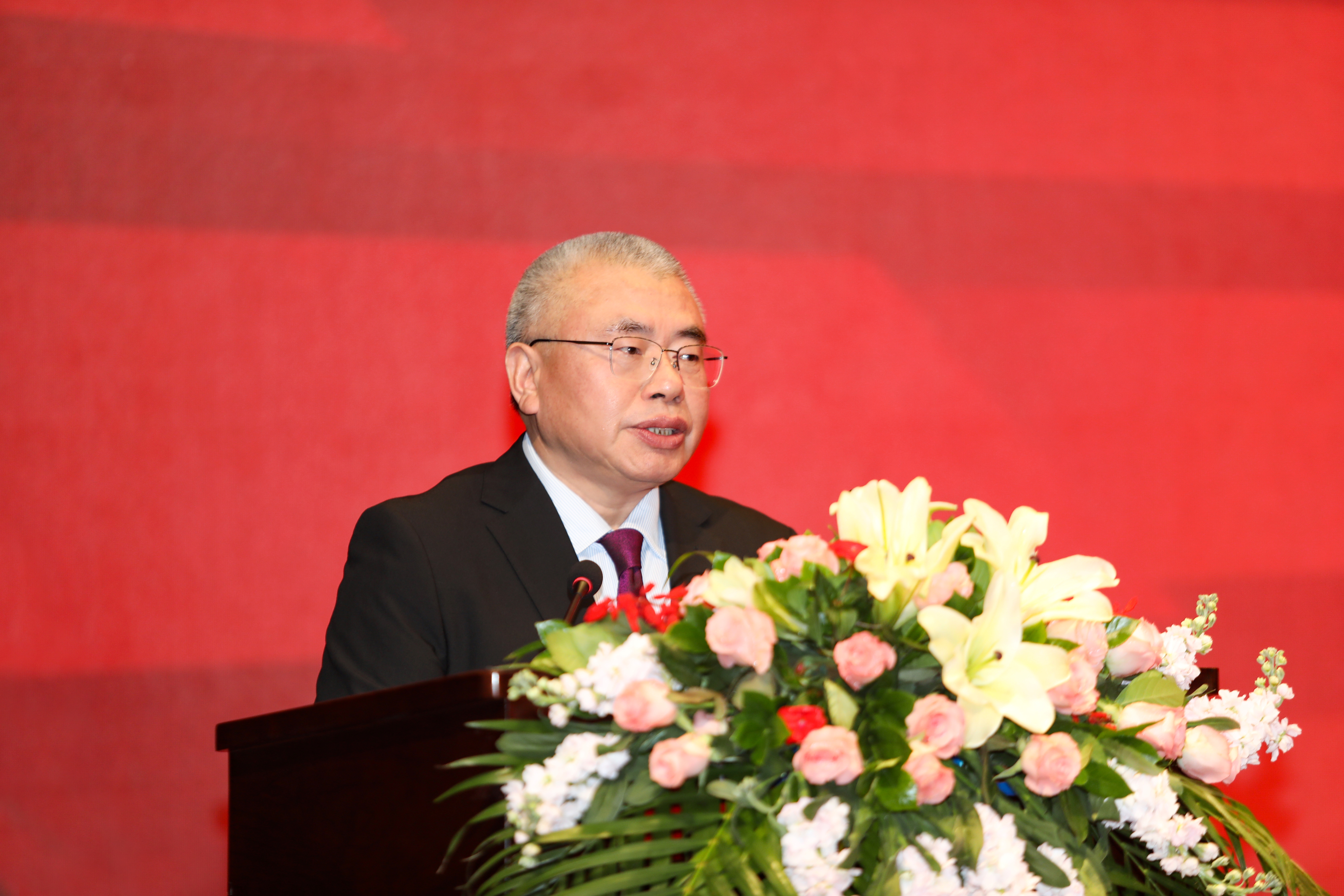 1.集團公司黨委書記、董事長、總經(jīng)理楊安國作大會致辭.JPG